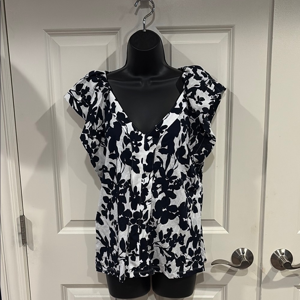 Loft small Floral print Black and White Women's Top - NWT